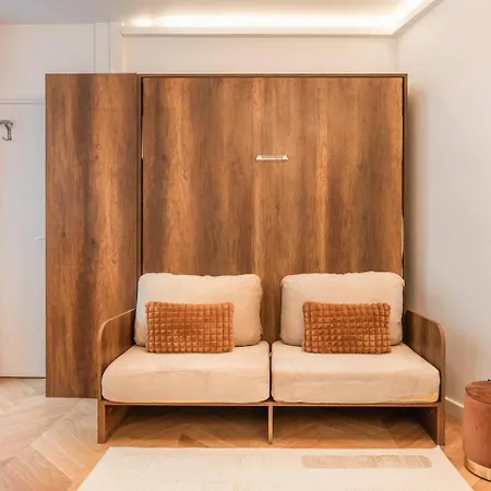 Stylish With A/c For 3 Guests • Near Metro Apartment Paris