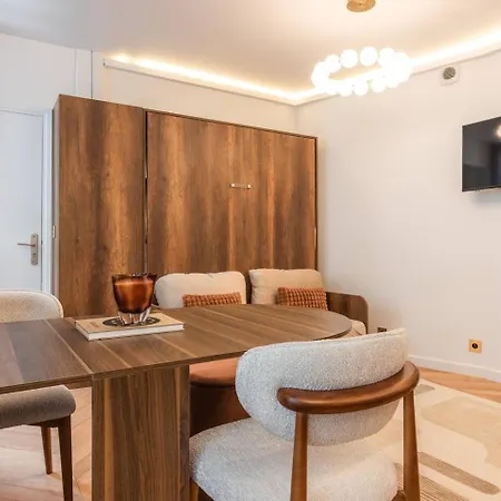 شقة Stylish With A/c For 3 Guests • Near Metro