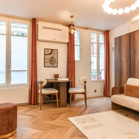 Stylish With A/c For 3 Guests • Near Metro *